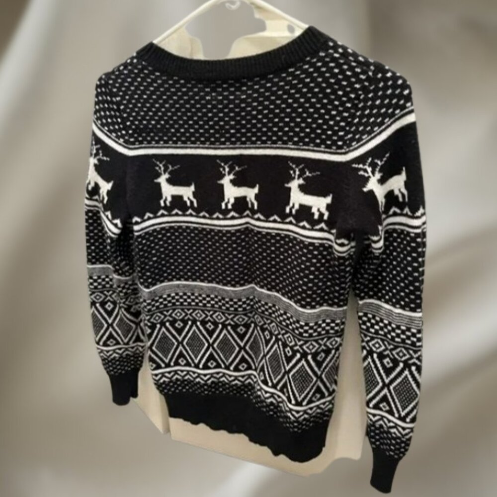 Black and White Old Navy Sweater Size Small - EUC